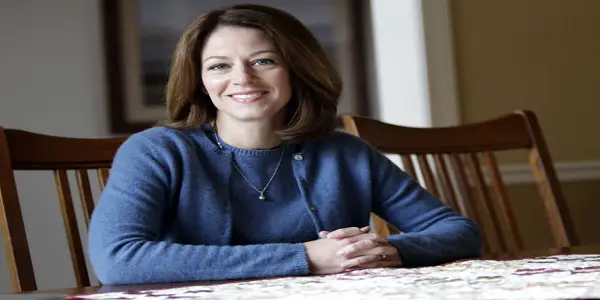 Jennifer Chiaverini Books In Order - How To Read Jennifer Chiaverini's Books? Jennifer Chiaverini